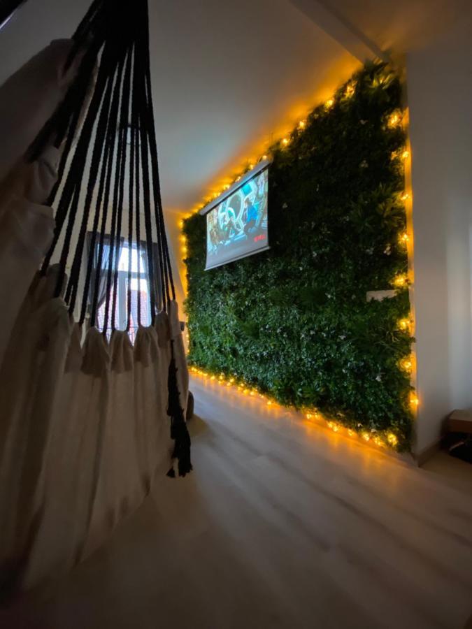 Apartment Capsule Roubaix/lille Balneo*home Cinema*billard *